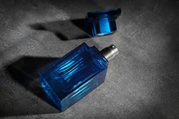 Modernes männliches Parfüm — Stockfoto
