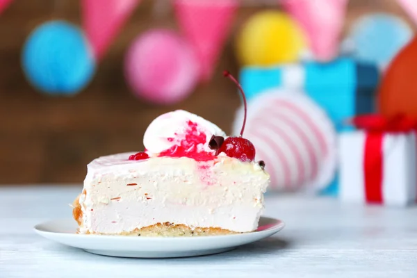 Piece of delicious cheesecake — Stock Photo, Image