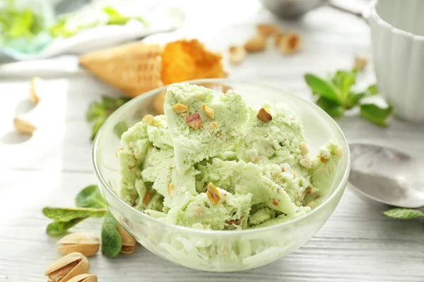 Delizioso gelato al pistacchio — Foto Stock