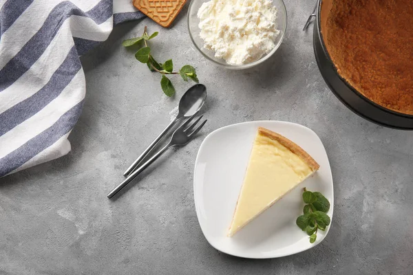 Composición con sabroso pastel de queso — Foto de Stock
