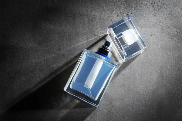 Perfume masculino moderno — Foto de Stock