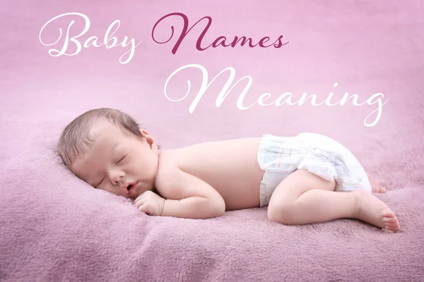 Conceito de escolher nomes de bebés. Criança deitada em xadrez — Fotografia de Stock