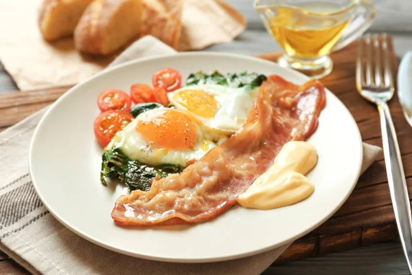 Plate with tasty eggs — Stock Photo, Image