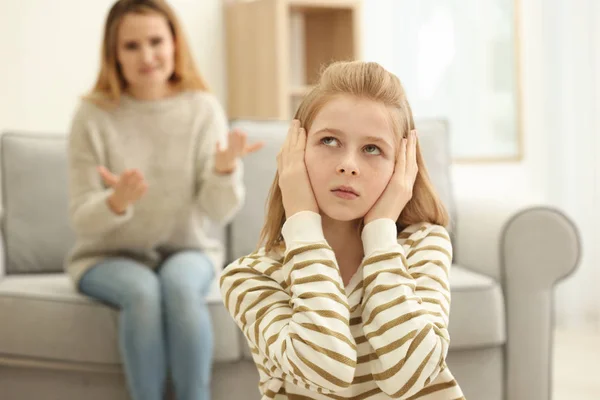 Quarrel between mother and daughter — Stock Photo, Image