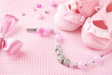 Bebek için emzik klibi ile kompozisyon