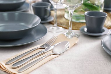 Akşam yemeği için sofra