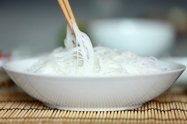 Çubuk Pirinç Noodle holding