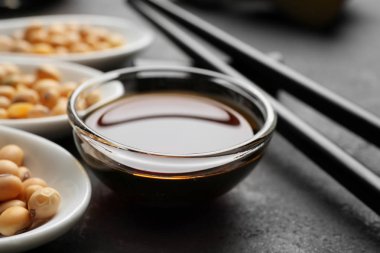 Lezzetli soya sosu ile kompozisyon