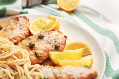 Lezzetli İtalyan tavuk piccata