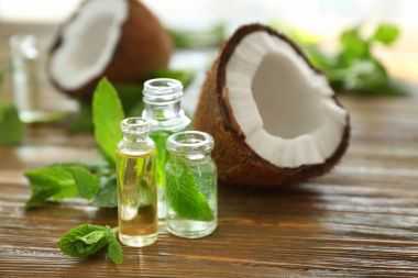 Parfüm şişeleri ile güzel kompozisyon 