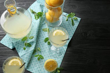 Cam limon suyu ile kompozisyon