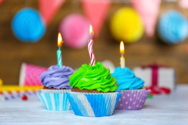 Üç lezzetli kekler