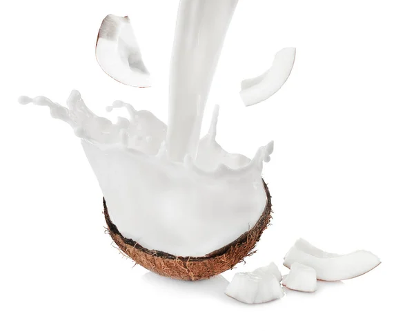 Vylévající kokosové mléko — Stock fotografie