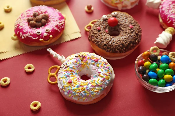 Donuts décorés drôles — Photo