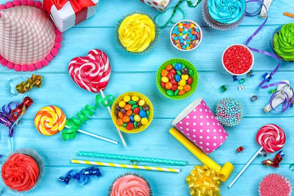 Sfondo con dolci e decorazioni — Foto Stock