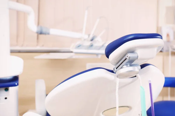 Cadeira de dentista na clínica moderna — Fotografia de Stock