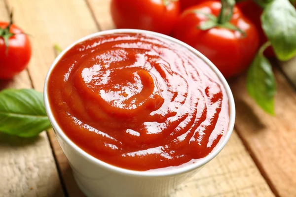 Delicious ketchup with basil and tomatoes — Stock Photo, Image