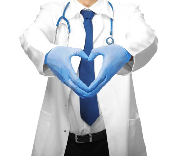 Doktor elleri ile kalp yapma — Stok fotoğraf