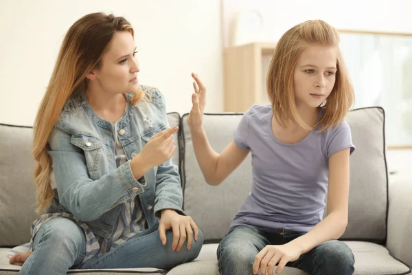 Ruzie tussen moeder en dochter — Stockfoto