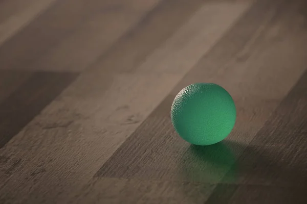 Μπάλα από καουτσούκ στο τραπέζι — Φωτογραφία Αρχείου