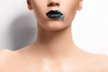 yaratıcı makyaj ile genç kadın