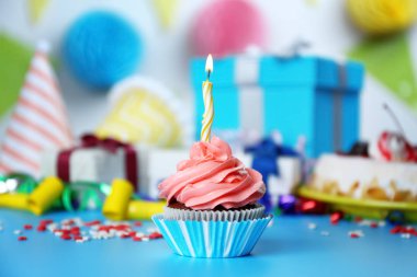 Mum ile lezzetli kek