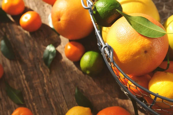 Appetizing fresh citrus fruits — Stock Photo, Image