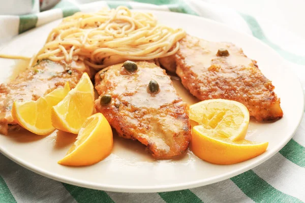 Ayam piccata Italia yang lezat — Stok Foto