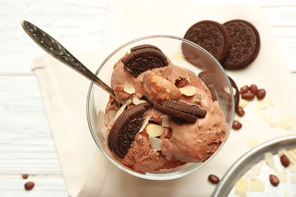 Delicioso sorvete de chocolate — Fotografia de Stock