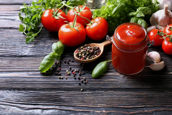 Ketchup in jar and ingredients — Stock Photo, Image