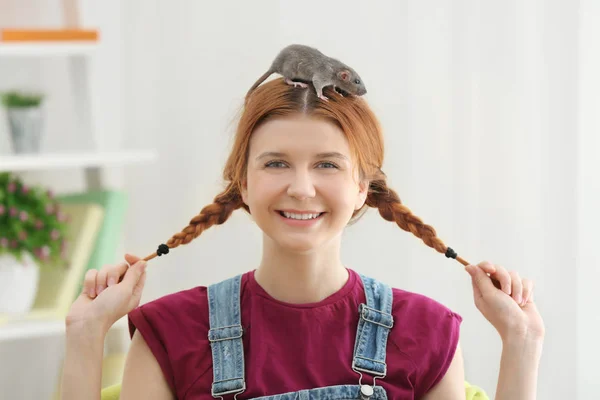 Teenager girl with funny rat — Stock Photo, Image