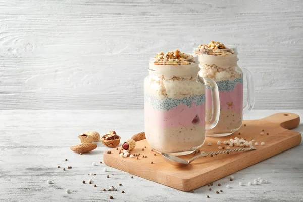 Delicioso parfait con granola — Foto de Stock