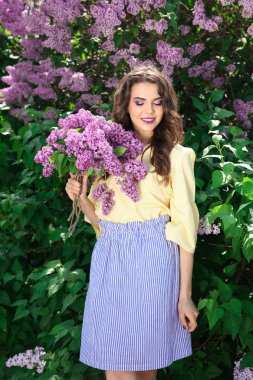 Lila makyaj kadınla 