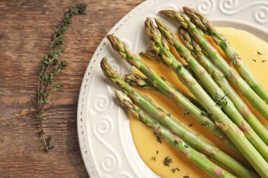 peynir soslu kuşkonmaz  