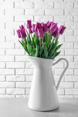 Güzel Lale ile sürahi 