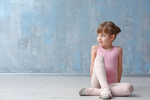 Schattige kleine ballerina — Stockfoto