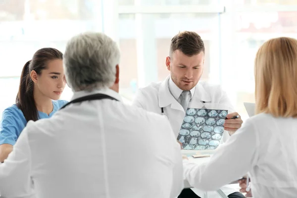 Team of doctors having meeting at clinic — Stock Photo, Image