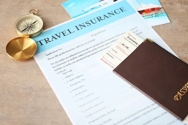 Formulário de seguro de viagem em branco — Fotografia de Stock