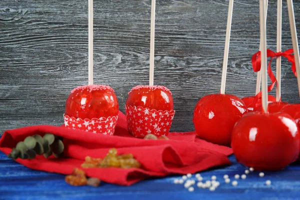 Candy appels op tafel — Stockfoto