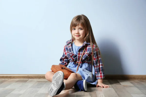 Schattig klein meisje — Stockfoto