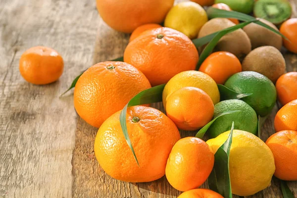 Appetizing fresh citrus fruits — Stock Photo, Image