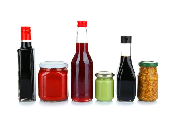 Glasburkar och flaskor med olika såser isolerad på vit — Stockfoto
