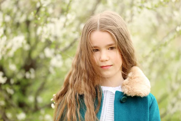 Schattig klein meisje — Stockfoto