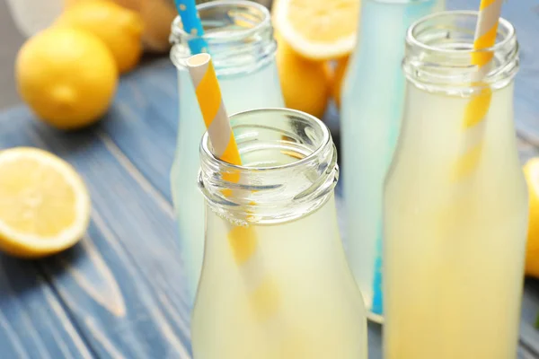 Delicioso jugo de limón — Foto de Stock