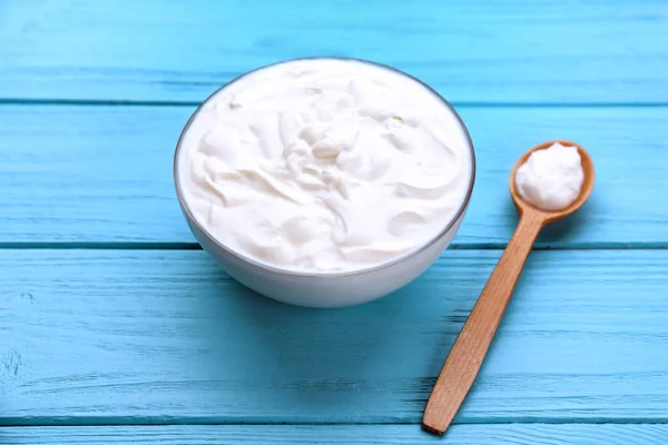 Tigela com iogurte de leite — Fotografia de Stock