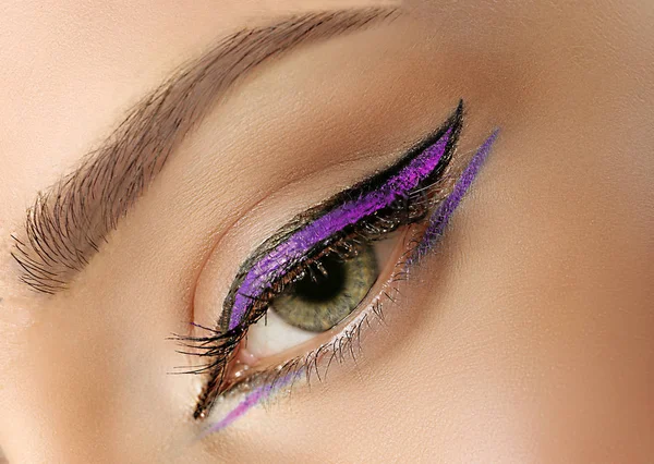 Female eye with lilac makeup — Stock Photo, Image