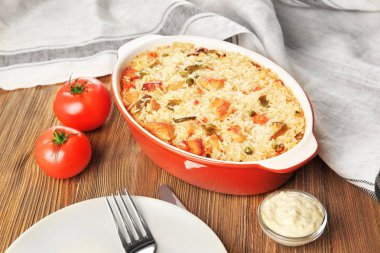 Lezzetli pilav tavuk ve sebze ile