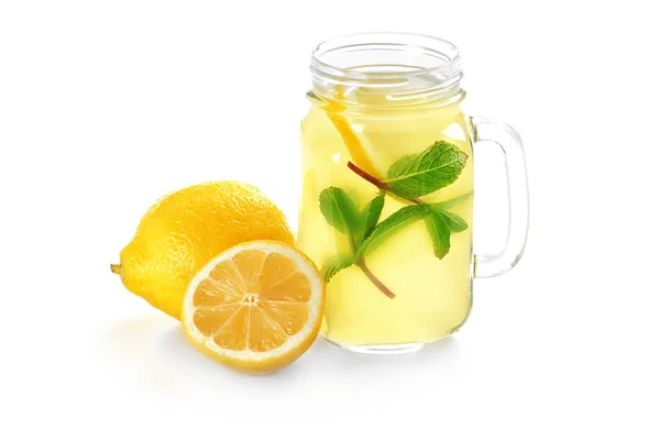 Délicieux jus de citron — Photo