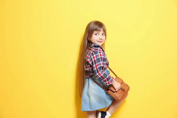 Niedliches kleines Mädchen — Stockfoto