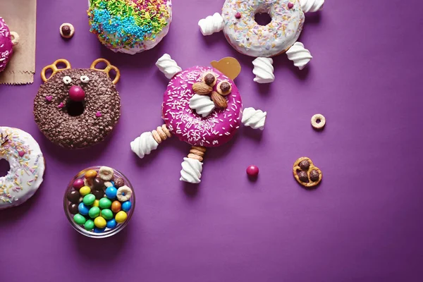 Donuts décorés drôles — Photo